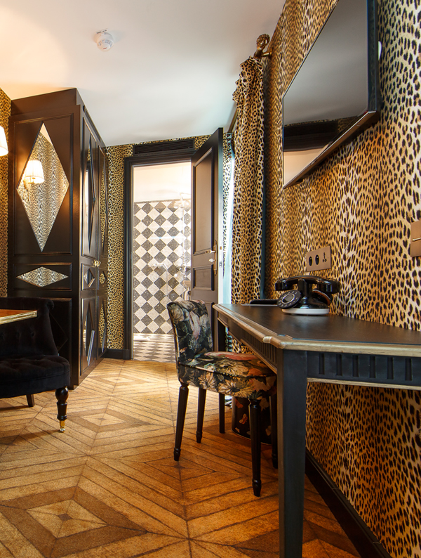 Hotel de JoBo, Frankrig